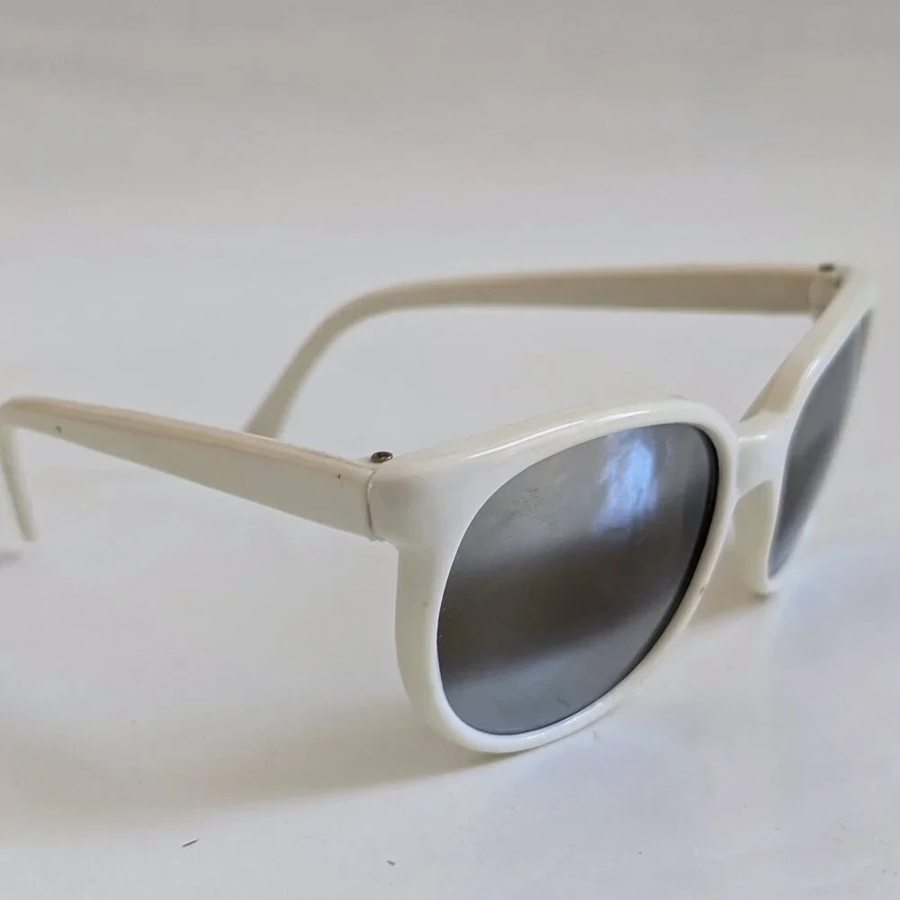 NWT Vintage 90's Kids Nylon C1000 Sport Sunglasses (S. White)